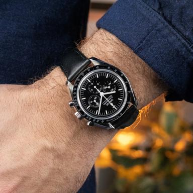 OMEGA Speedmaster Moonwatch Saphir Chronograph Referenz: 310.32.42.50.01.002 Produktbild 2