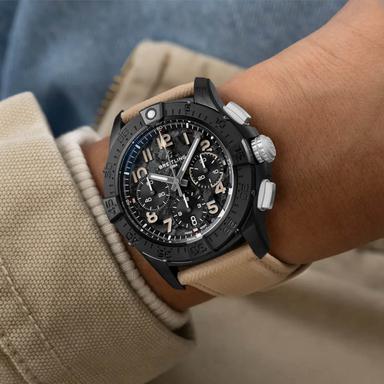 Breitling Avenger B01 Chronograph 44 Night Mission Referenz: SB0146101B1X1 Produktbild 4