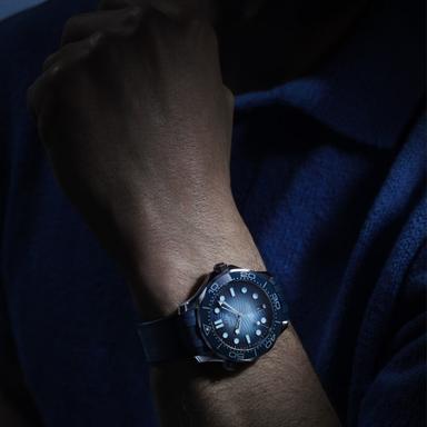 OMEGA Seamaster Diver 300M Summer Blue 42 Referenz: 210.32.42.20.03.002 Produktbild 3