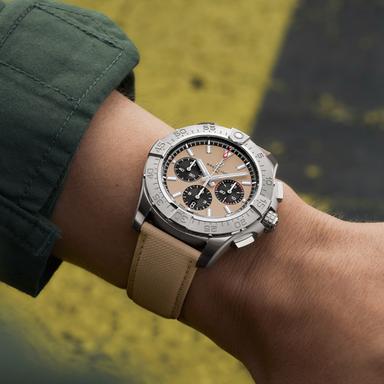 Breitling Avenger B01 Chronograph 44 Referenz: AB0147101A1X1 Produktbild 2