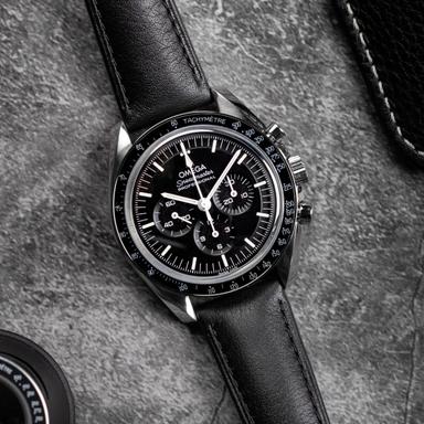 OMEGA Speedmaster Moonwatch Saphir Chronograph Referenz: 310.32.42.50.01.002 Produktbild 3