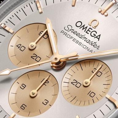 OMEGA Speedmaster Moonwatch Saphir Chronograph Referenz: 310.20.42.50.02.001 Produktbild 3