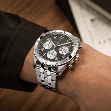 Breitling Classic Avi Chronograph 42 Curtiss Warhawk Referenz: A233802A1L1A1 Produktbild 3