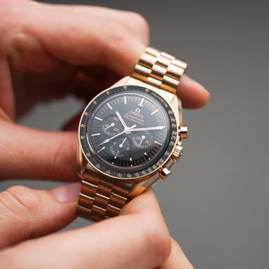 OMEGA Speedmaster Moonwatch Saphir Chronograph Referenz: 310.60.42.50.01.001 Produktbild 4