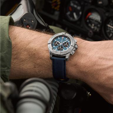 Breitling Avenger B01 Chronograph 44 Referenz: AB0147101C1X1 Produktbild 3