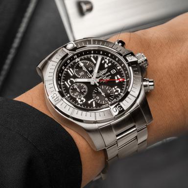 Breitling Avenger Chronograph GMT 45 Referenz: A24315101B1A1 Produktbild 3