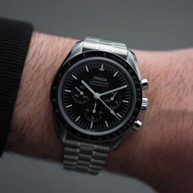 OMEGA Speedmaster Moonwatch Saphir Chronograph Referenz: 310.30.42.50.01.002 Produktbild 2