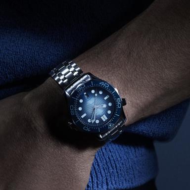 OMEGA Seamaster Diver 300M Summer Blue 42 Referenz: 210.30.42.20.03.003 Produktbild 2