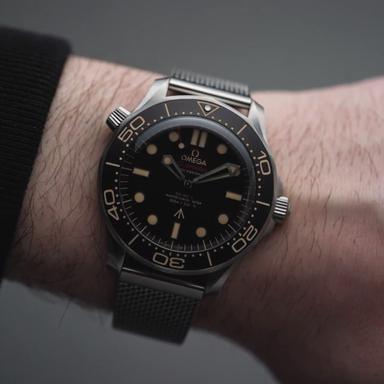 OMEGA Seamaster Diver 300M 42 James Bond Titan Referenz: 210.90.42.20.01.001 Produktbild video 2